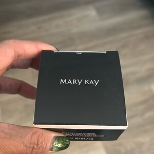 Mary Kay Silky setting powder